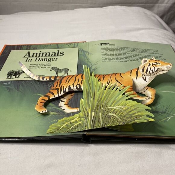 Vintage Animals in Danger Pop-up Book - Hardcover By William McCay. Like New‎ - Picture 3 of 6